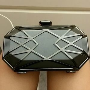 Urban Expressions Clutch satin in metal cage